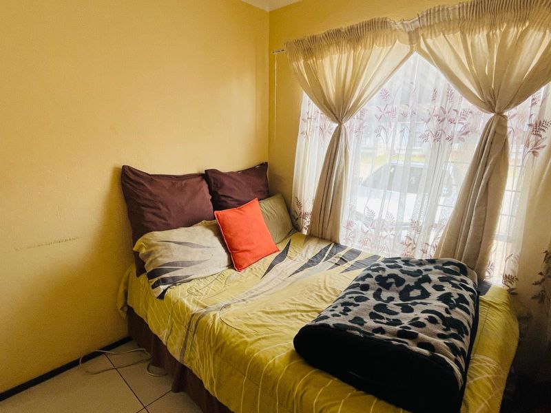 3-Bedroom Gem with Parking: Your Next Investment Awaits! - Photo 9