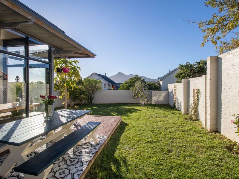 Unique Family Home in Secure Milkwood Estate - Photo 2