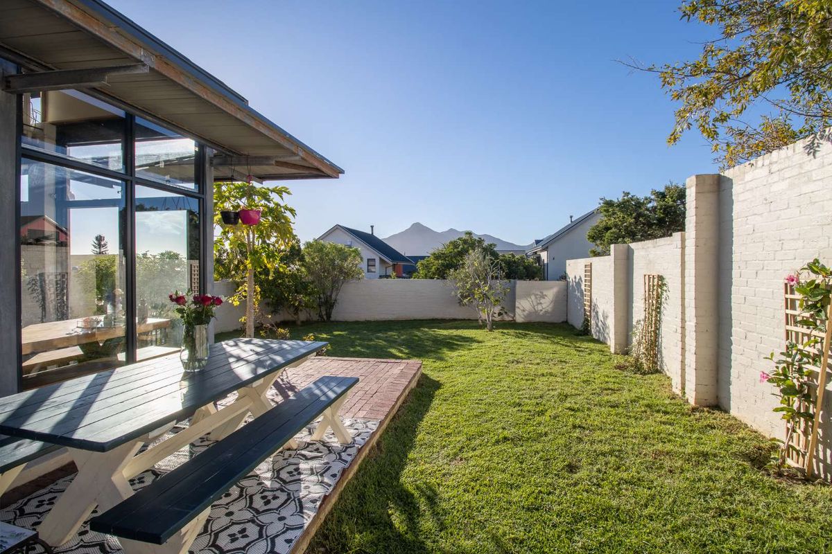 Unique Family Home in Secure Milkwood Estate - Photo 2