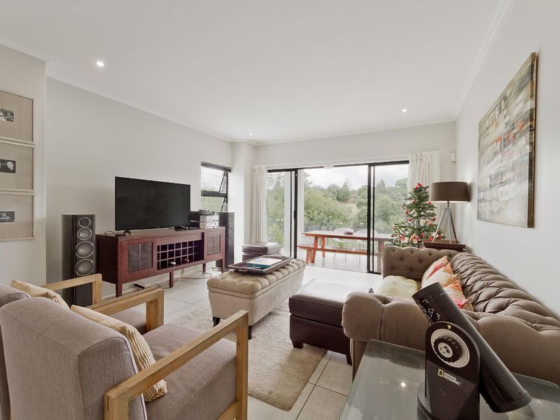 ULTRA-MODERN LIVING WITH BEAUTIFUL FINISHES IN A LOVELY SECURE LOCATION - Photo 5