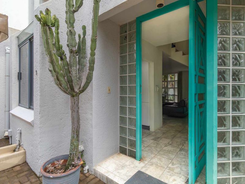 Duplex Townhouses to Let in Saints Manor, Lyme Park - Photo 2