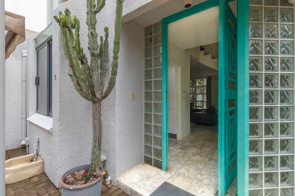 Duplex Townhouses to Let in Saints Manor, Lyme Park - Photo 2