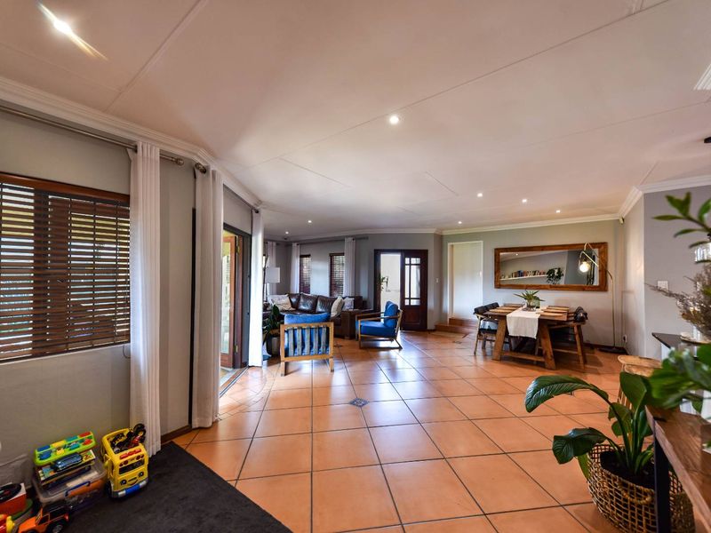 Single-level three bedroom duet in quiet crescent - Moreleta Park - Photo 10