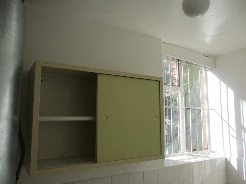 BACHELOR FLAT TO RENT IN ARCADIA - Photo 4