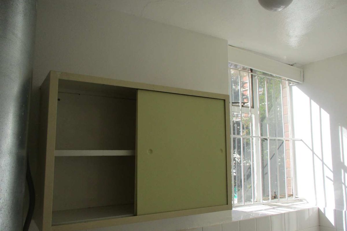 BACHELOR FLAT TO RENT IN ARCADIA - Photo 4