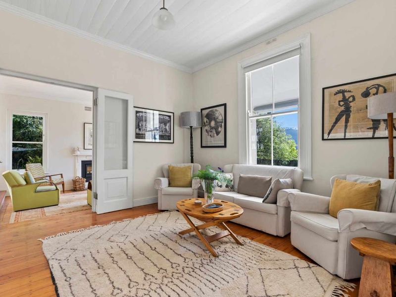 HERITAGE MEETS MODERN LIVING IN HIGGOVALE - Photo 8