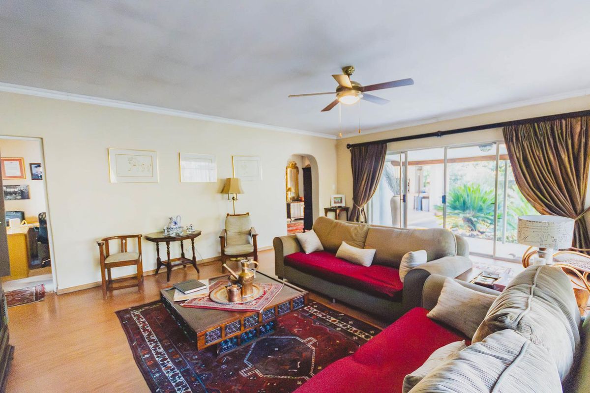 Spacious family abode in a security estate! - Photo 5