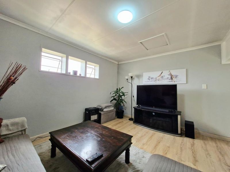 Investment opportunity R12 000pm  Active new Lease - Semi-Detached 2-Bedroom, 1-Bathroom Townhouse . - Photo 5
