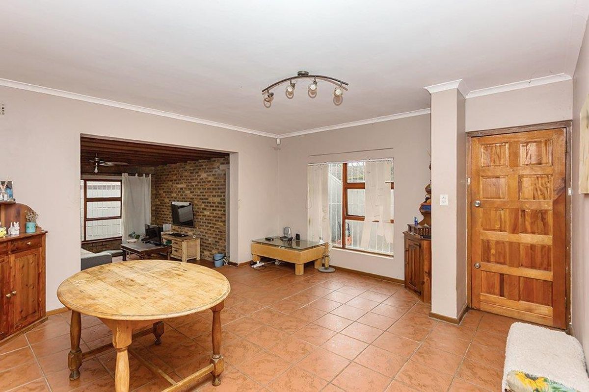 Three Bedroom Home with Entertainment Area and Mancave/Outside Office - Photo 2