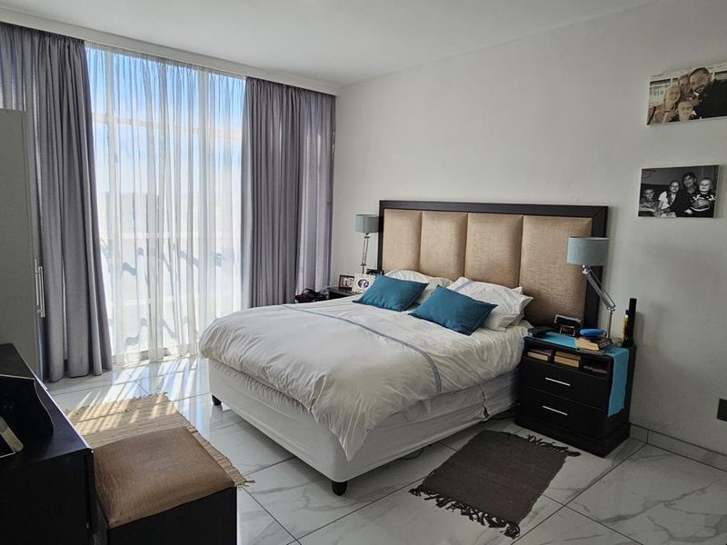 Comfort, Convenience & Captivating Views! - Photo 8