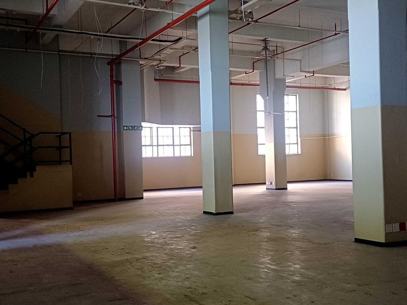 Retail Space to let Prime location in Busy Shopping Mall - Photo 4