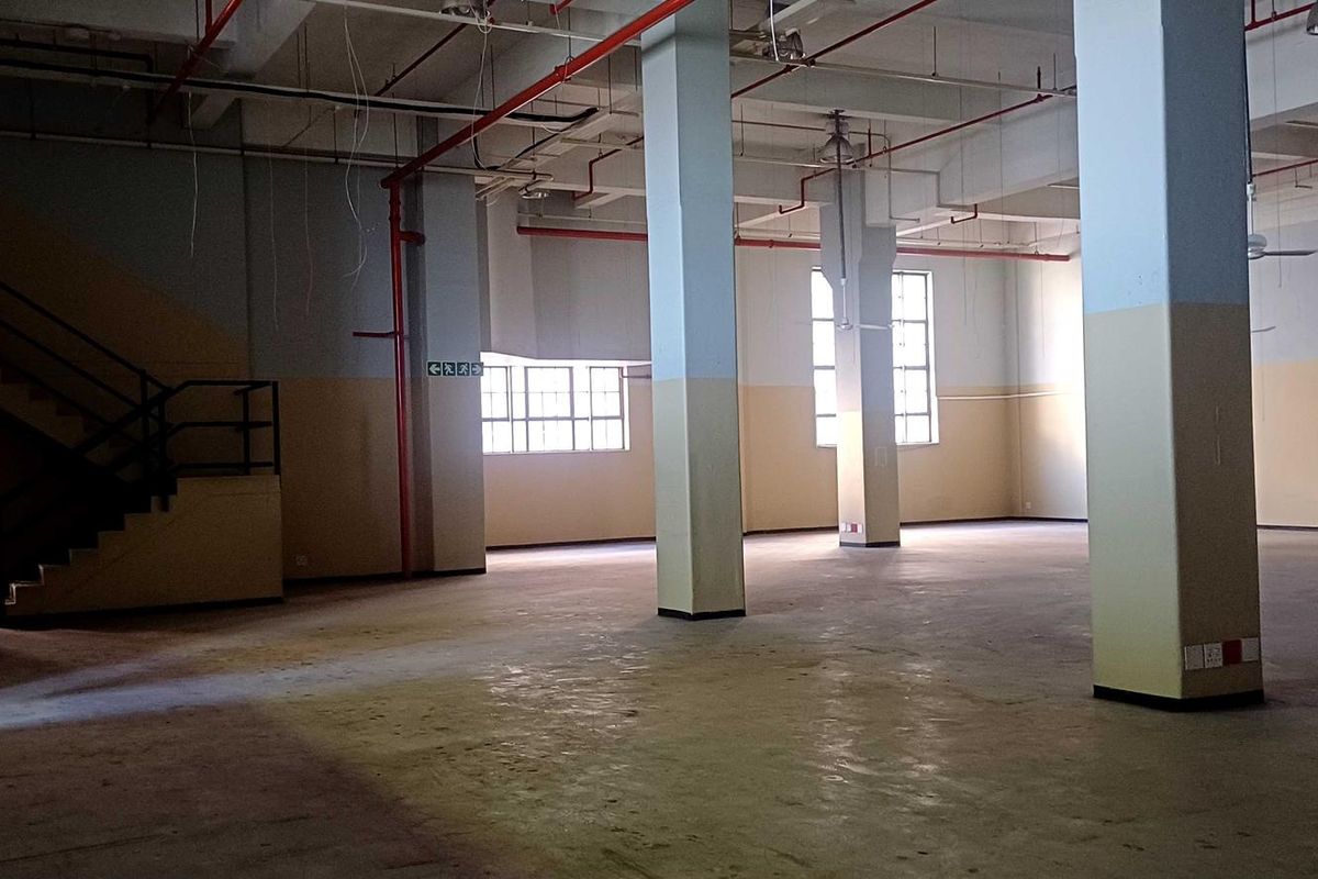 Retail Space to let Prime location in Busy Shopping Mall - Photo 4