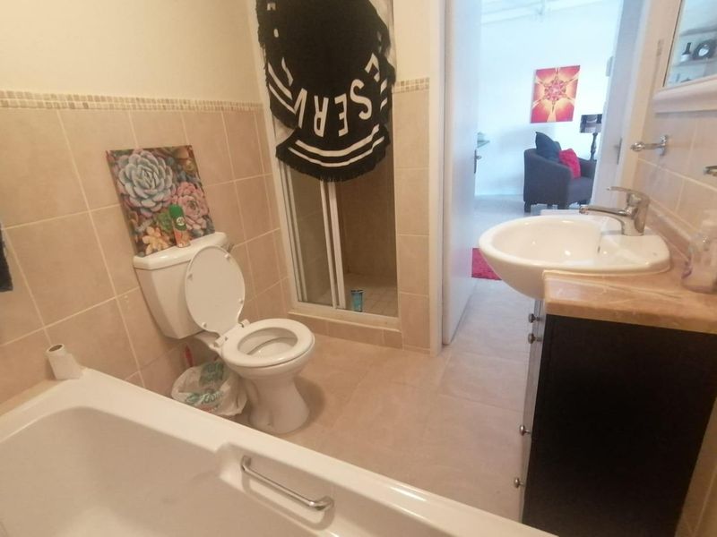 Freestanding Home in a Secure Estate – Comfort, Convenience & Lifestyle - Photo 9