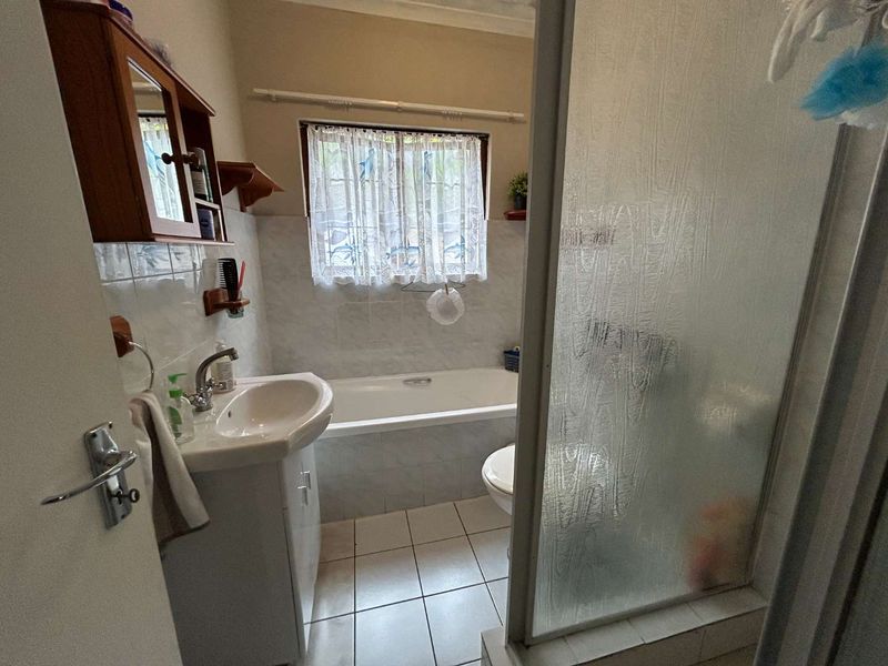 Charming Townhouse in a Well-Managed Complex - Photo 10