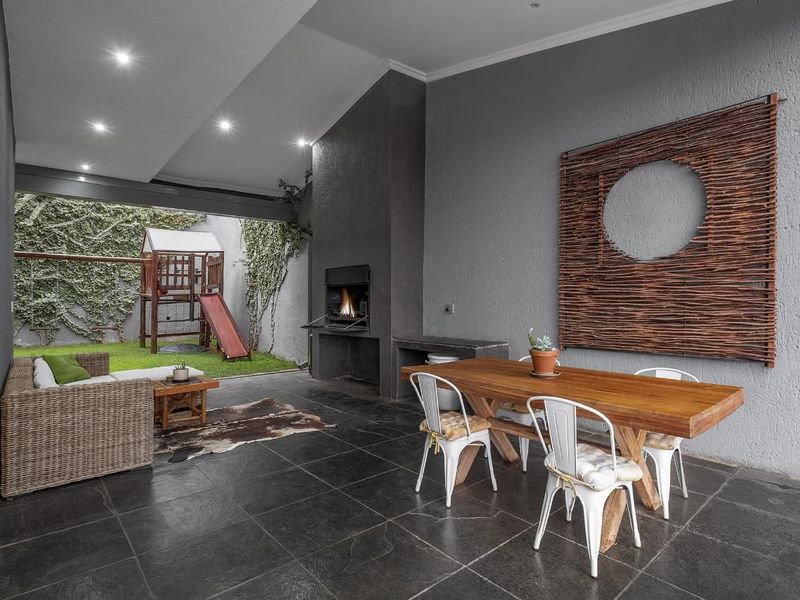 Contemporary Executive Retreat in Auasblick – Nature Views & Pool (House to Rent N$ 40 000) - Photo 3