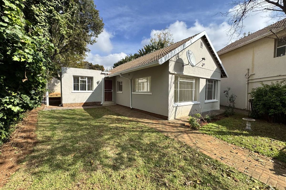 Spacious & Pet-Friendly 3 Bedroom Townhouse with Large Garden and Modern Comforts - Photo 3