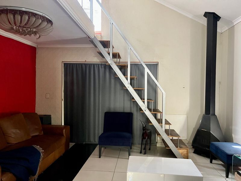 HEUWELSIG SECURITY ESTATE - 3 BEDROOM FREE STANDING TOWNHOUSE - Photo 9