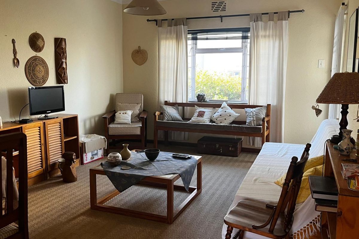 Corner Apartment Full of Potential in Leafy Tamboerskloof - Photo 3