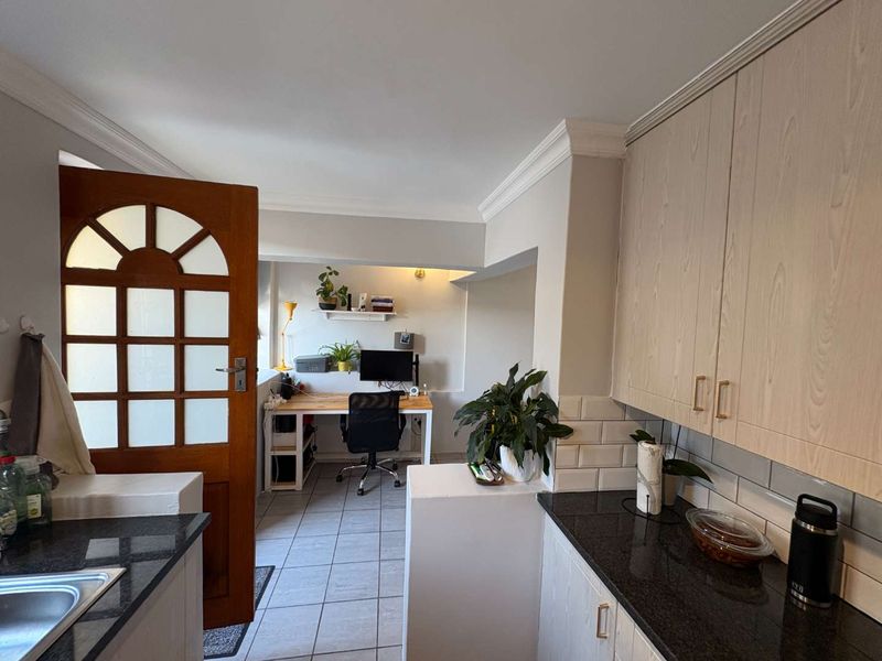 Furnished Bachelor Apartment - Photo 3