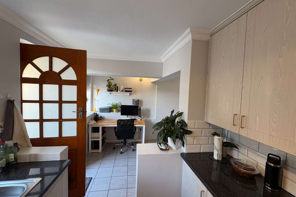 Furnished Bachelor Apartment - Photo 3