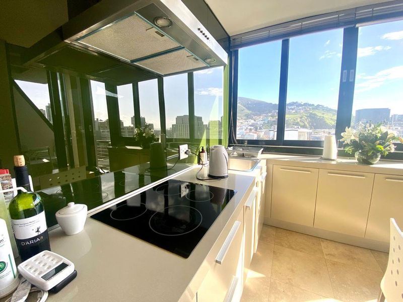 ON TOP OF THE WORLD - Airbnb and Pet-Frienldy  Two bedroom Penthouse in the Heart of Cape Town - Photo 8