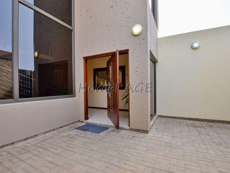 Ext 9, Swakopmund:  BEAUTIFUL, SPACIOUS, ELABORATE Contermporary 5 Bedr Home with Flat - Photo 2