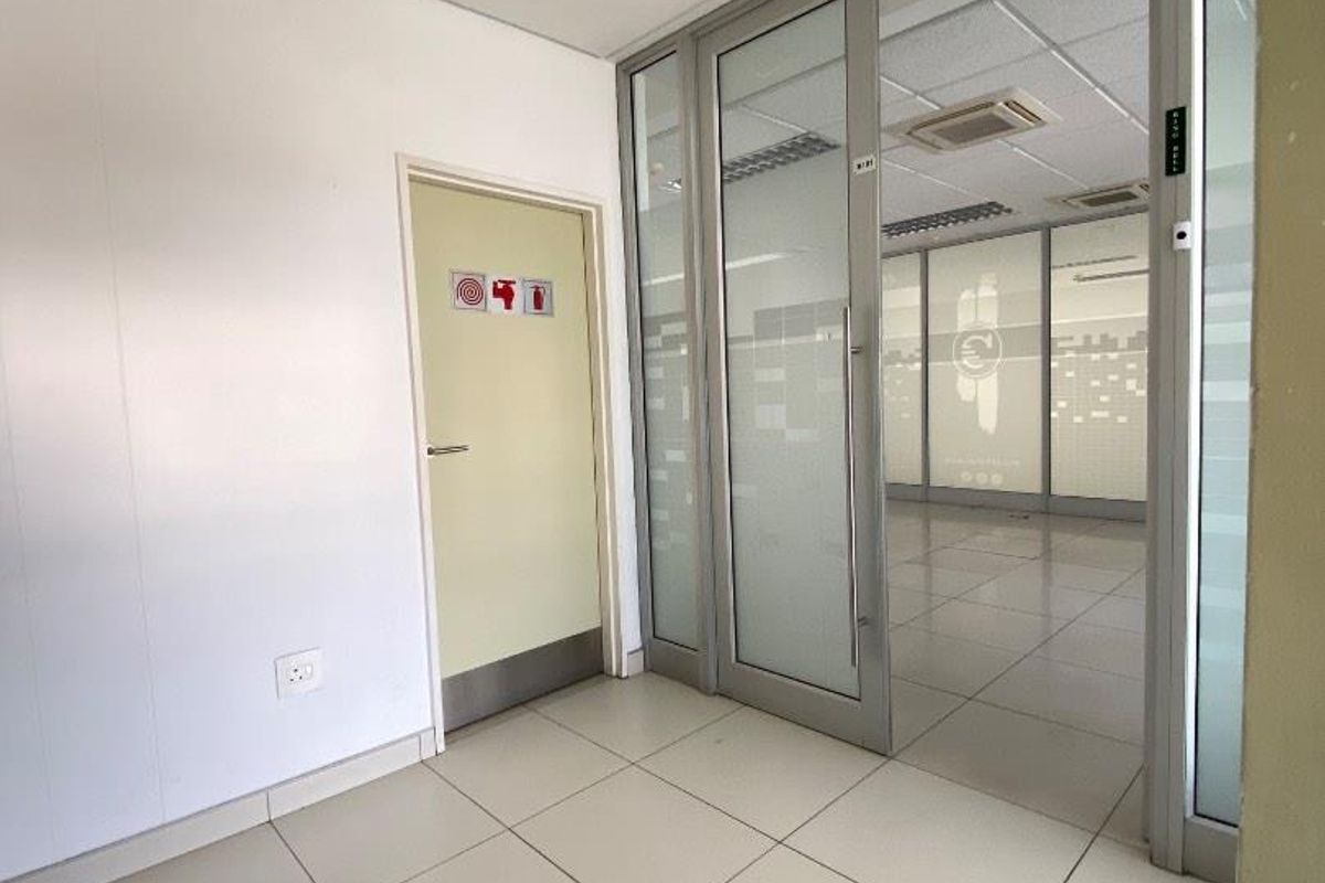 OFFICE SPACE TO LET IN AUSSPANPLATZ - Photo 3