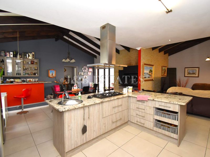 2-Storey Family House - Photo 2
