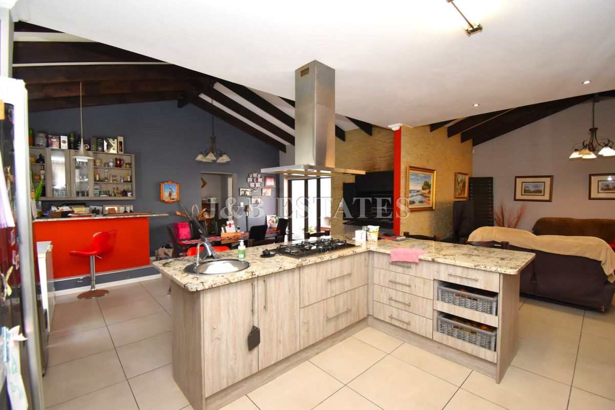 2-Storey Family House - Photo 2