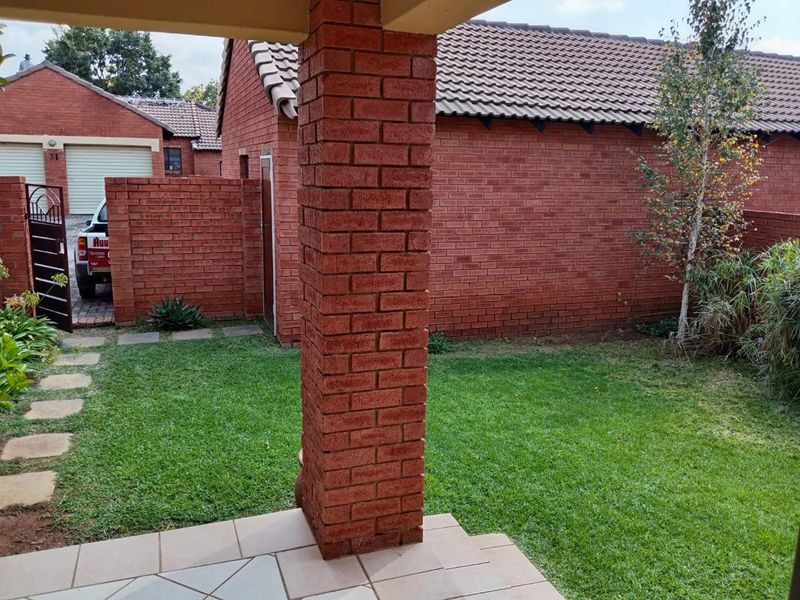 2 BEDROOM TOWNHOUSE TO RENT IN MORELETA PARK - Photo 5
