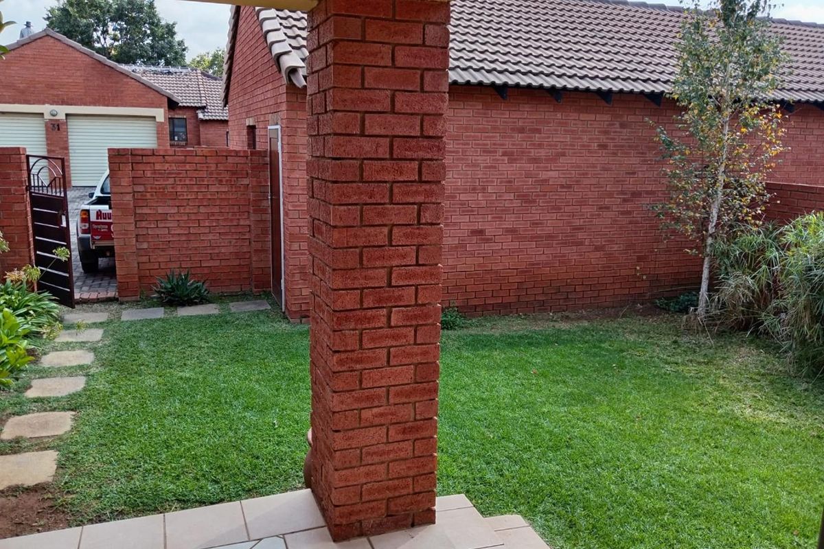 2 BEDROOM TOWNHOUSE TO RENT IN MORELETA PARK - Photo 5