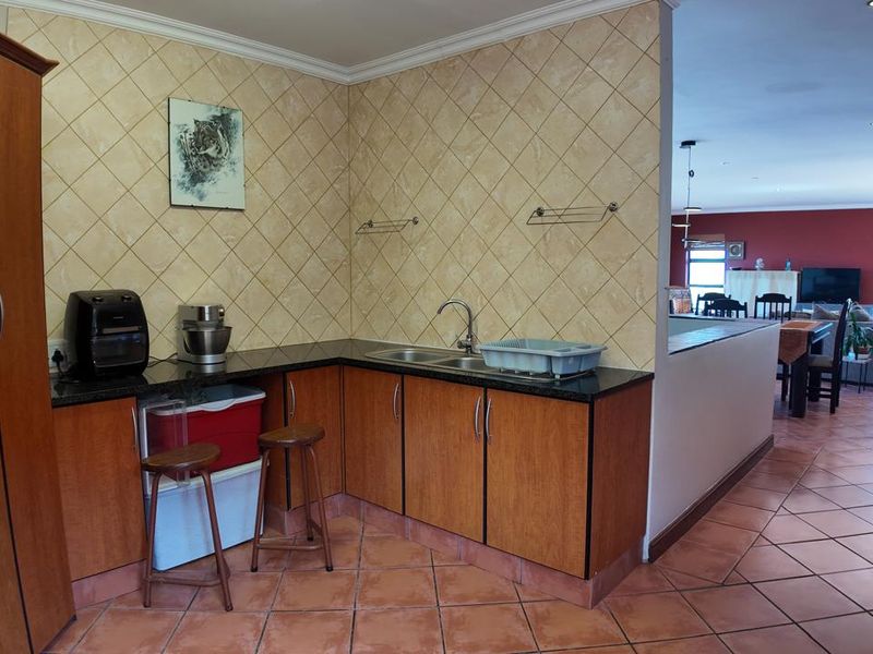 Charming Family Home  in Dwarswegstrand, Garden Route - Photo 8