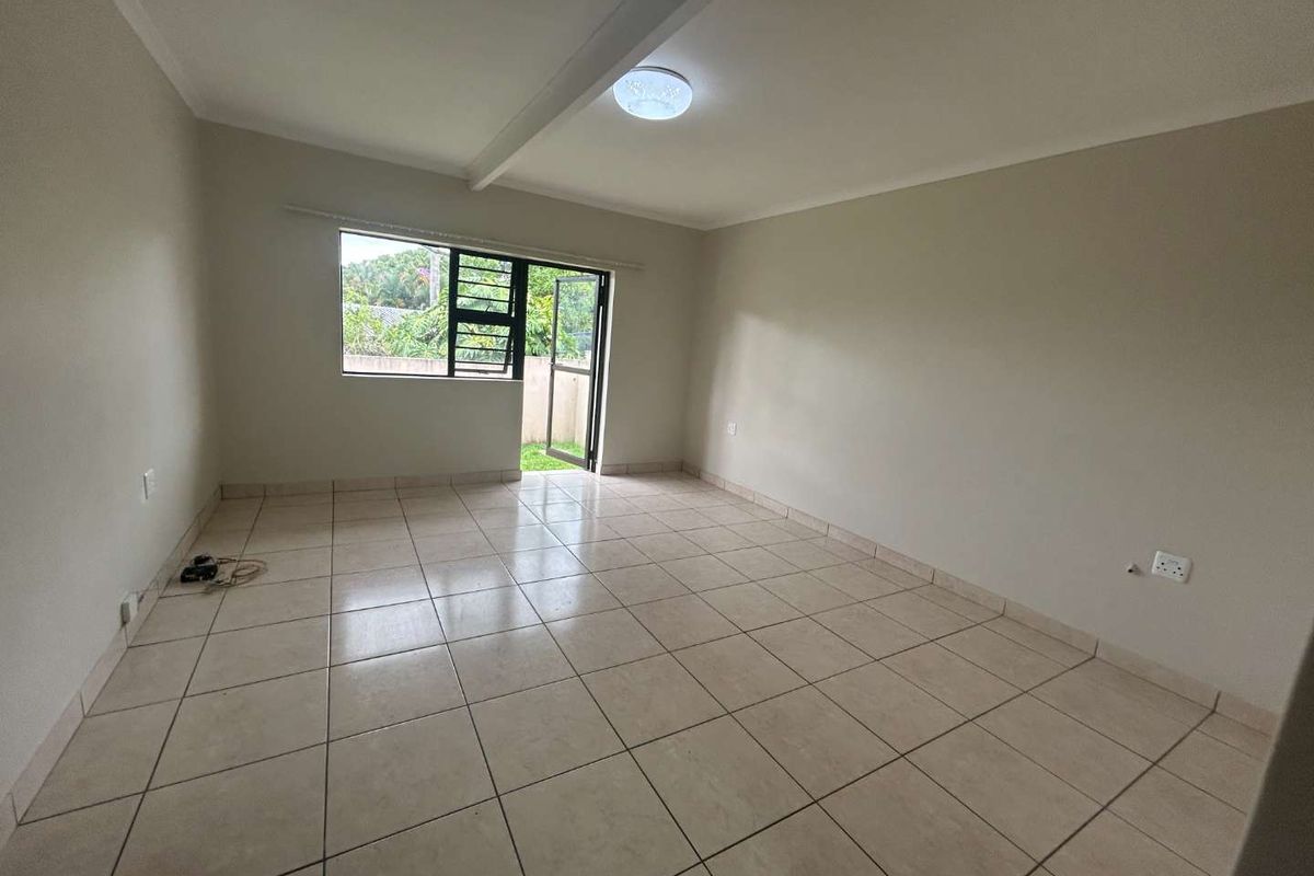 Charming Two-Bedroom Garden Apartment in a Secure Complex - Photo 2