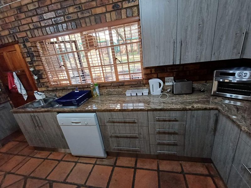 Exceptional 2.1 Hectare Waterfront Estate on the Vaal River. - Photo 9