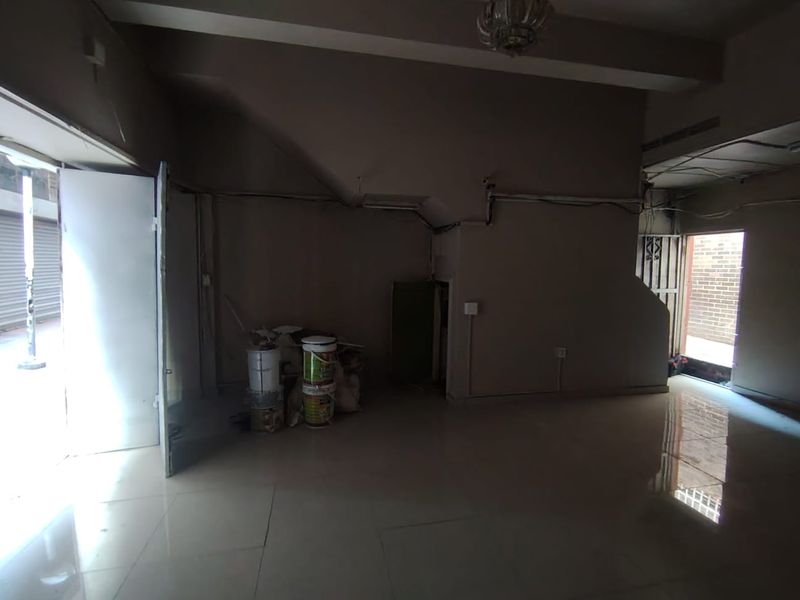 Prime Retail Space to Let in the CBD - Photo 3