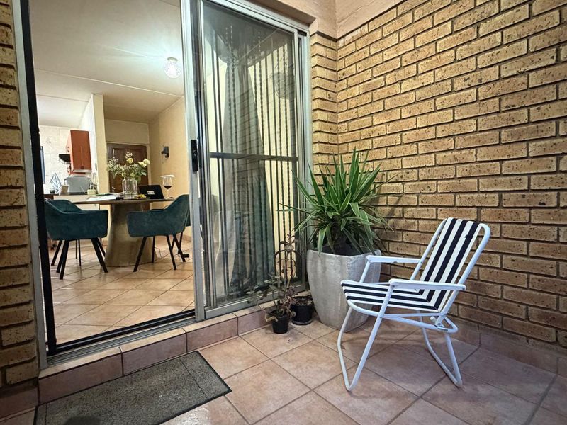 Modern 3-Bedroom Ground Floor Apartment in Secure Complex - Photo 4