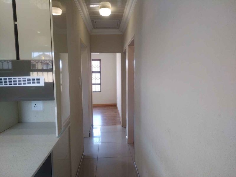 3 bedrooms house to rent in Soshanguve VV - Photo 5