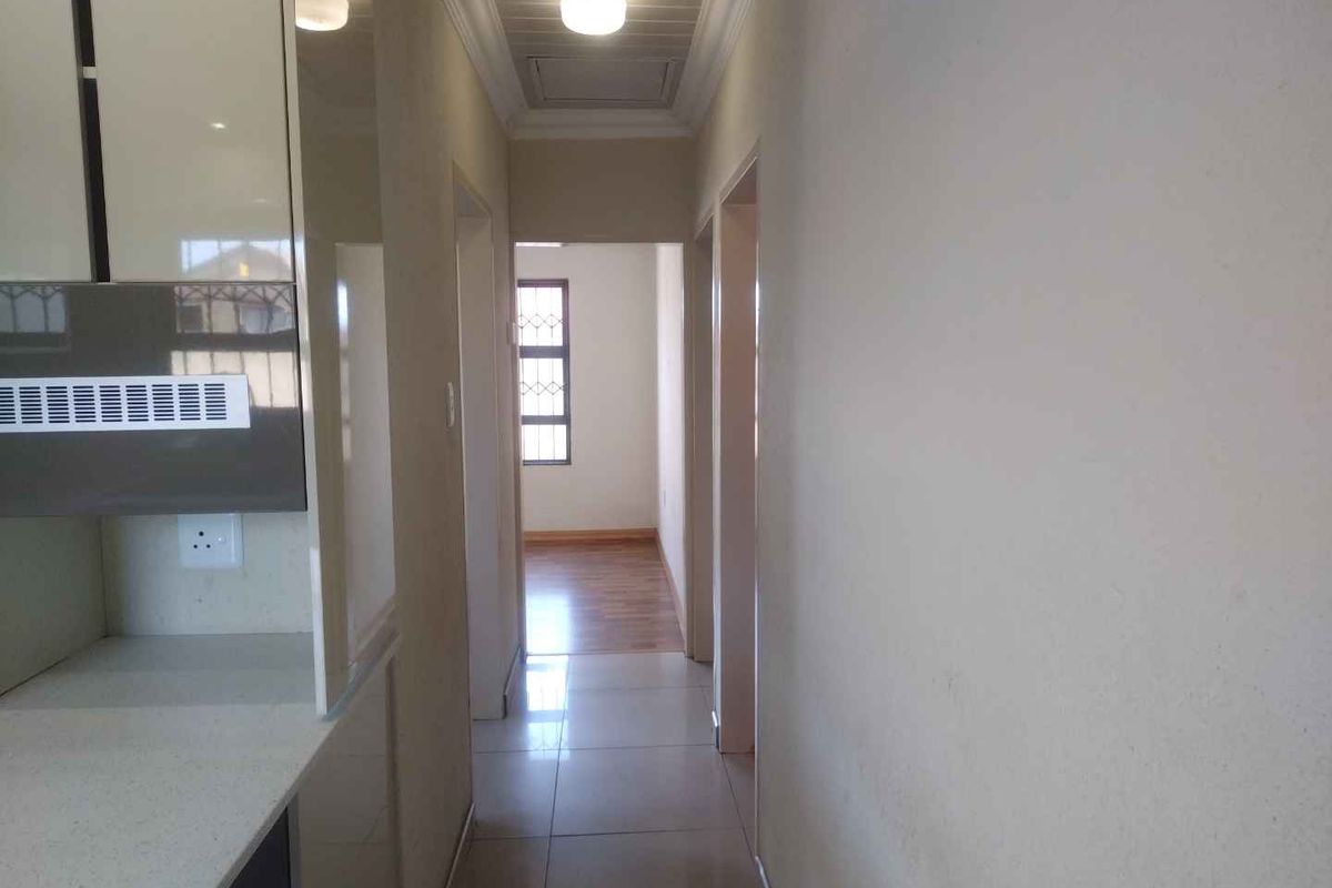 3 bedrooms house to rent in Soshanguve VV - Photo 5