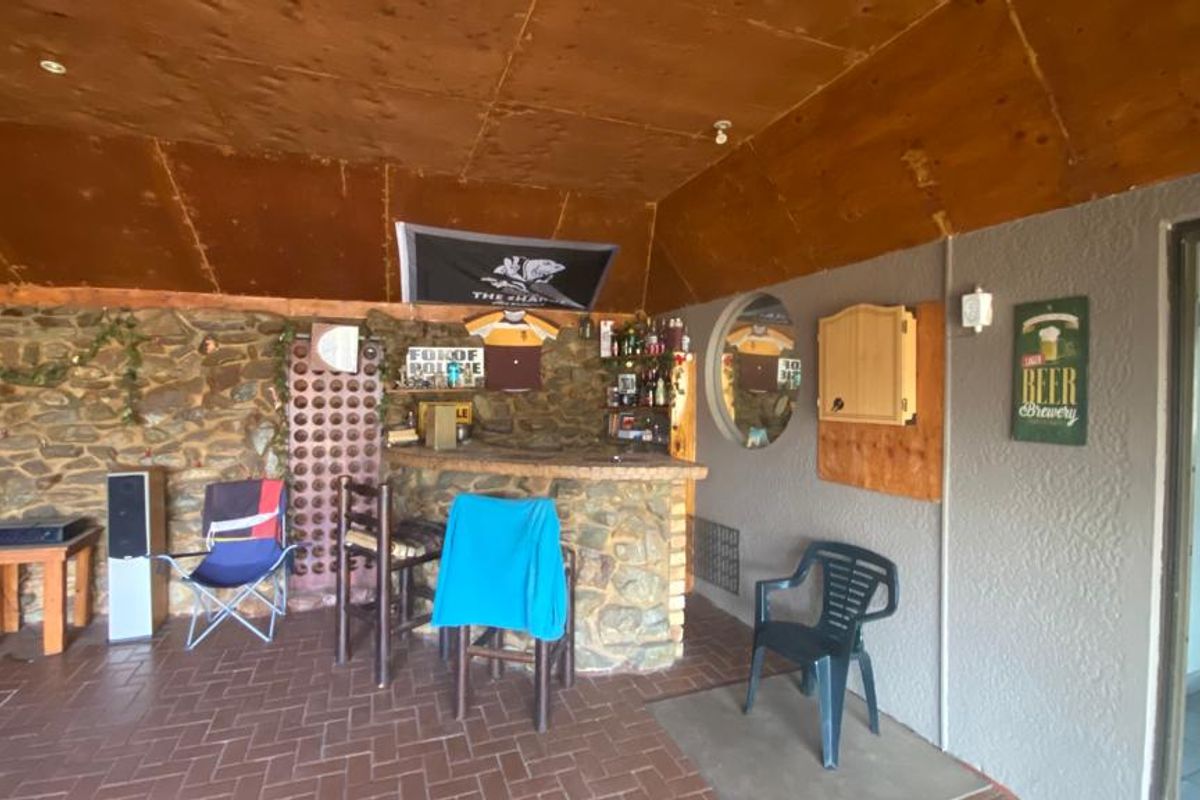 Welcome to Elegance: Spacious Home with Luxurious Features! - Photo 2