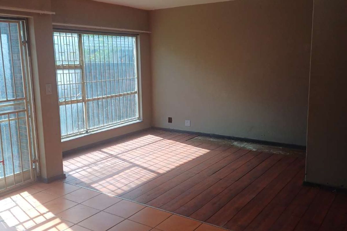 3 Bedroom Duplex For Sale - Photo 3