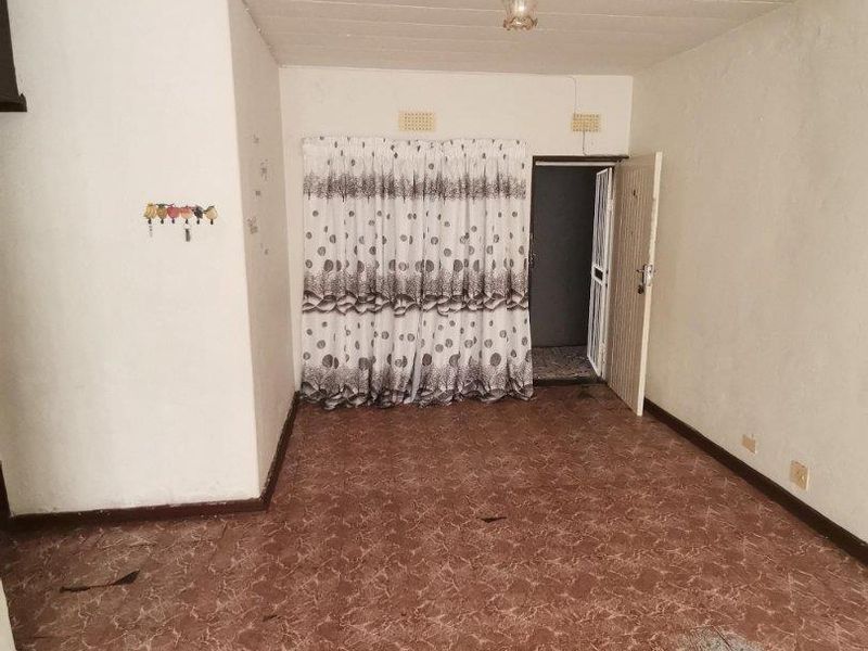 Neat 1 Bedroom Ground Floor Apartment To Let in Witpoortjie - Photo 7