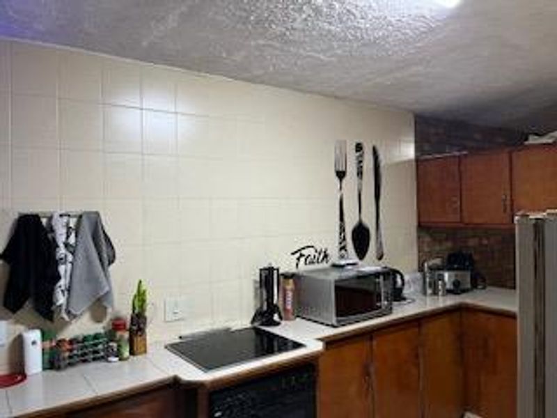 Charming 3-Bedroom Home in Wonderboom South with Modern Comforts - Photo 4