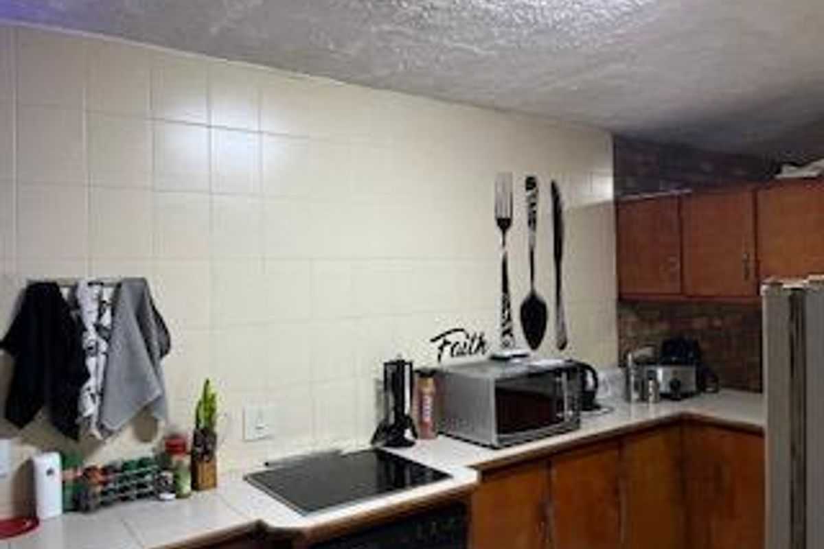 Charming 3-Bedroom Home in Wonderboom South with Modern Comforts - Photo 4