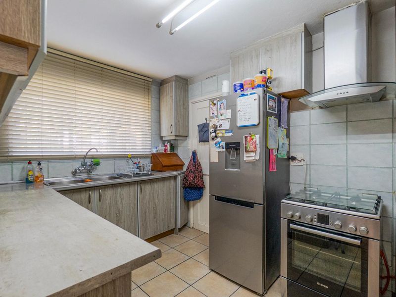 Modern pet friendly duplex - Photo 7