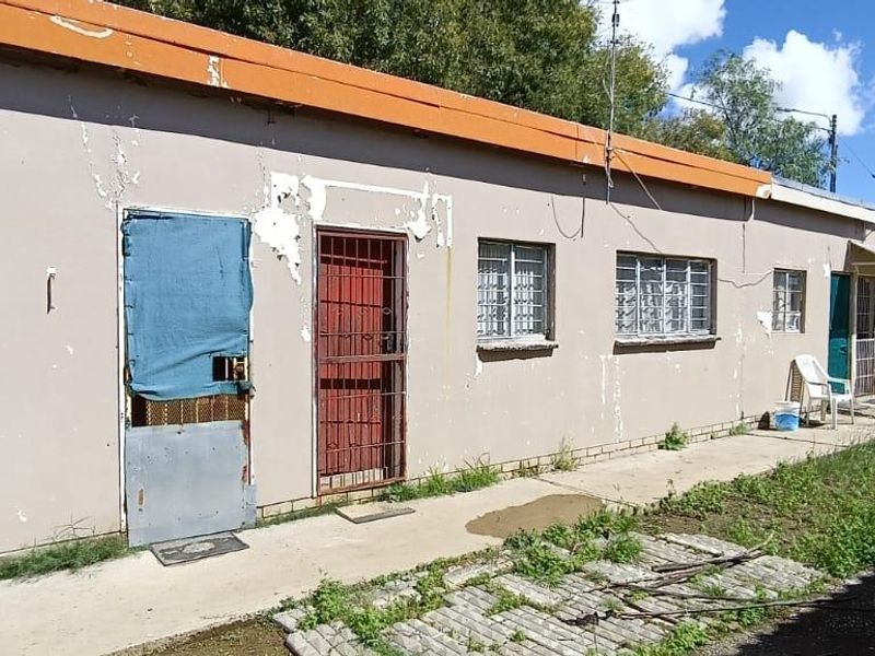 LARGE PROPARTY IDEAL FOR A ETREPRENEUR. NEXT TO FACTORY. - Photo 9