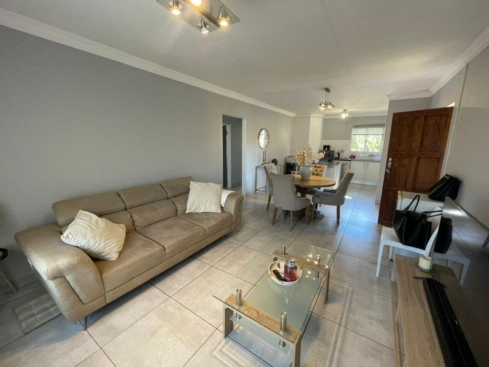 Property #2497691, Apartment For Sale in Rooihuiskraal North