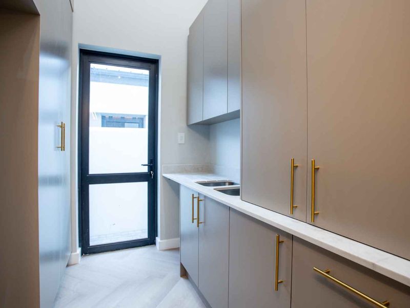 Beautiful and Newly Built Three Bedroom Home at Paarl Valleij Lifestyle Estate & Farm - Photo 4
