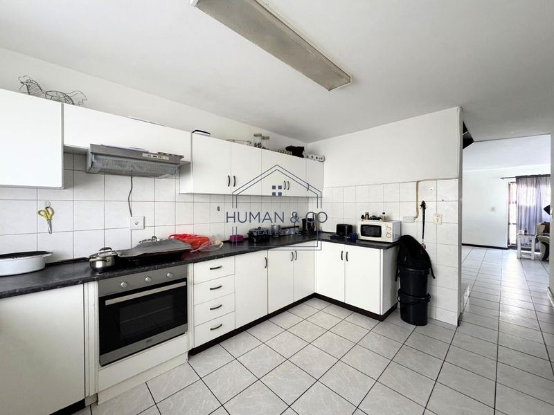 Spacious 3-bedroom townhouses near Lagoon and town center (6 *Townhouses) - Photo 3