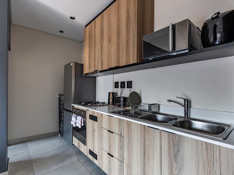 Modern 1-Bedroom Apartment in the Heart of Waterkloof - Photo 9