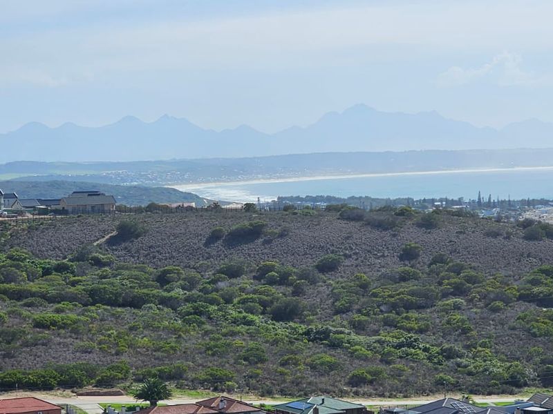 Exclusive Sole Mandate. North facing family home with sea view! - Photo 8